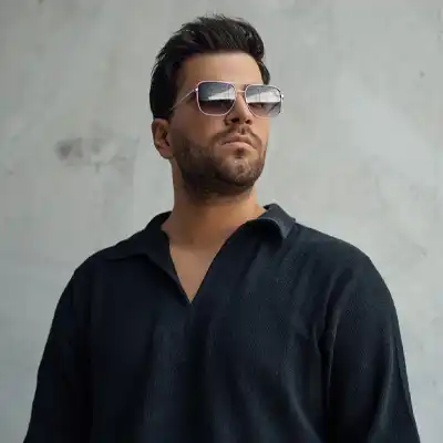 بیوگرافی و عکس آصف آریا