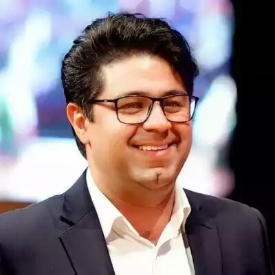 بیوگرافی و عکس حجت اشرف زاده