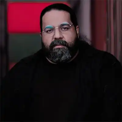 بیوگرافی و عکس رضا صادقی
